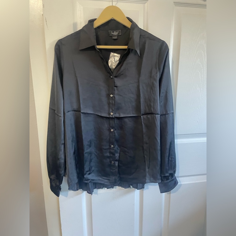 NWT Bellini blouse. Color is Pewter size M